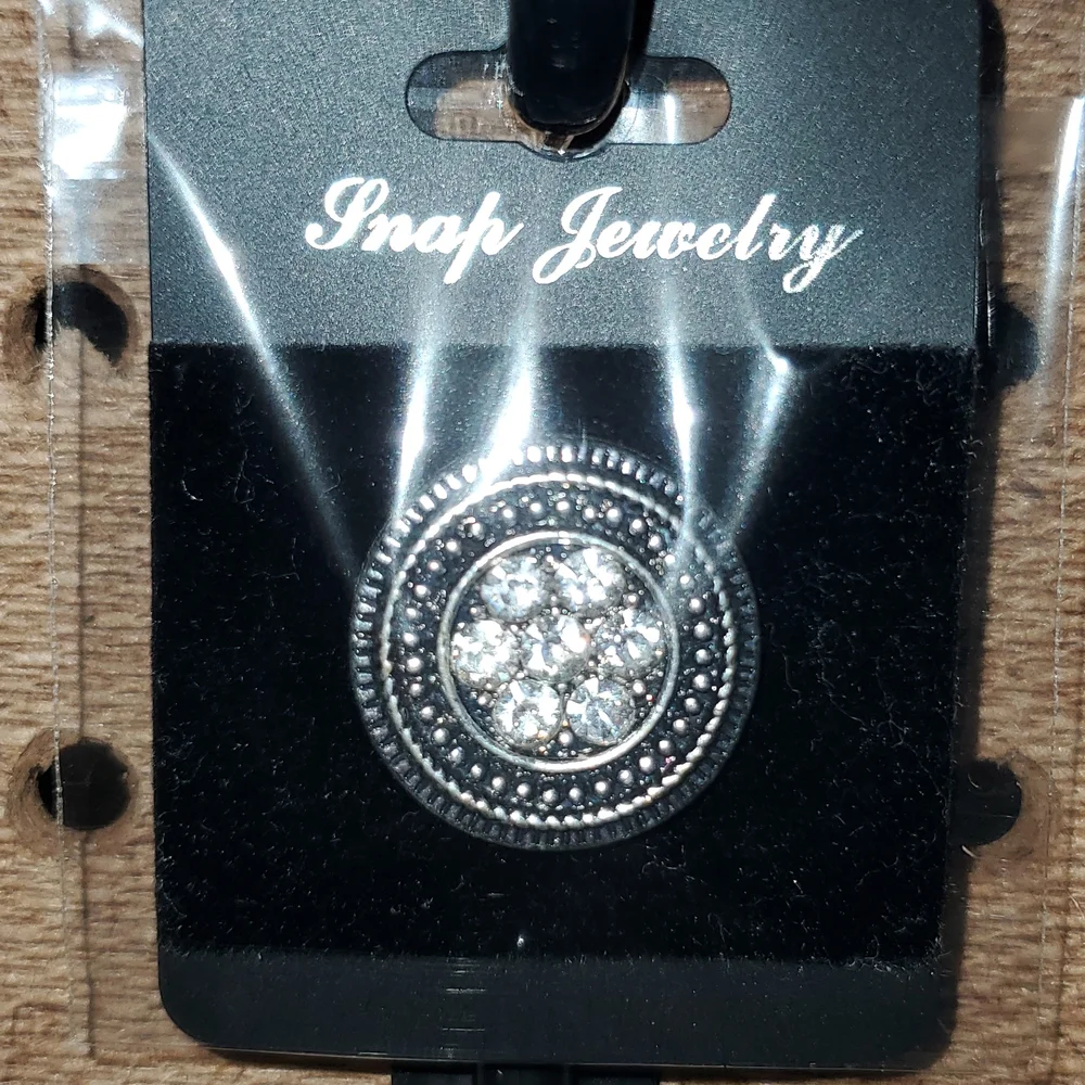 Silver Rhinestone Snap 20mm - Picture 1 of 3